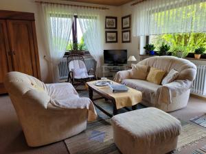 a living room with two couches and a coffee table at Ferienwohnung Ritter in Oberharmersbach