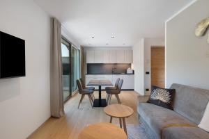 a living room with a couch and a table at Premium App Hofer Heidi in Villabassa