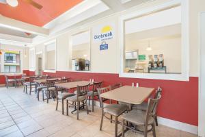 a dining room with tables and chairs in a restaurant at Days Inn by Wyndham Ruther Glen Kings Dominion Area in Ruther Glen
