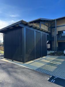 a building with a black fence in front of it at Appartement Autza 6 voyageurs proche des plages in Moliets-et-Maa