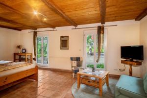 a bedroom with a bed and a tv and a couch at Schnyder Ranch in Ravensburg