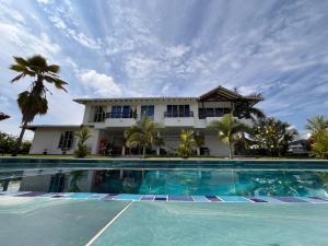 a villa with a swimming pool in front of a house at Villa Edén Alto in La Tebaida
