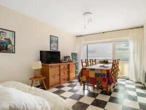 a bedroom with a table and chairs and a window at Maison de la plage in Valras-Plage