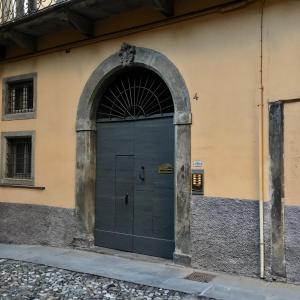 Foto dalla galleria di Casa Vacanze Piazza Vecchia a Bergamo