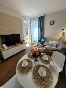 a living room with a table and a couch at Apartament Arbuzowy Zachód Słońca in Pobierowo