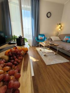 a living room with a table with fruit on it at Apartament Arbuzowy Zachód Słońca in Pobierowo