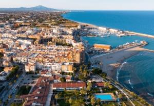 an aerial view of a city and the ocean at Duplex Mediterranea in Benicarló