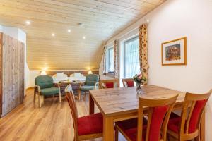 a dining room with a table and chairs at Glöcklehof in Todtnau