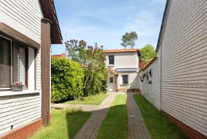 an alley between two buildings with a house at Ferienhaus Pahnke in Bergen auf Rügen