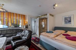 a bedroom with a bed and a couch at Ferienwohnung Behrens-Reinke in Albstadt