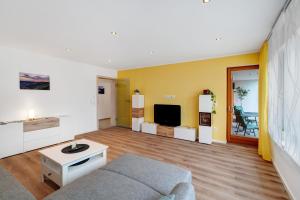 a living room with a couch and a tv at Ferienwohnung Käshammer in Kappelrodeck