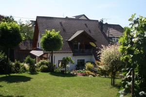 a house with a green yard with a yard at Ferienwohnung Keller in Hagnau