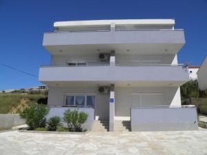 a large white house with a lot of stairs at Apartment Cherry s pogledom na more in Dinjiška