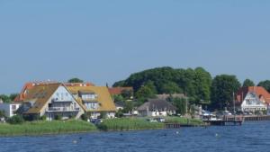 a group of houses on the shore of a body of water at Ferienwohnung Stella Fiante in Juliusruh