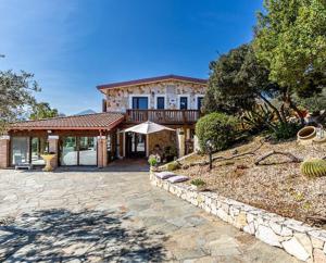 a large stone house with a porch and a patio at Villa Pia in Uta