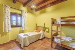 a bedroom with a bunk bed and a bunk bedessen at Can Malràs in Massanas +29 photos