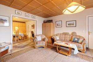 a living room with a couch and chairs and a table at Ferienhaus Marchlewski in Brunsbüttel