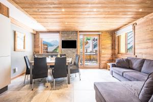 a living room with a table and a couch at Chalet - Le crey rond in Valloire
