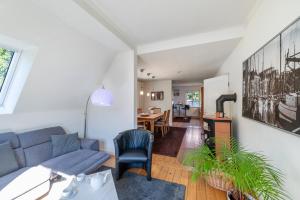 a living room with a couch and a dining room at Sonnenhaus am See in Schwerin