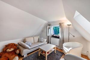 a living room with a couch and a teddy bear at Sonnenhaus am See in Schwerin