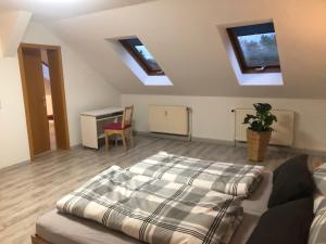 a bedroom with a bed and a desk with skylights at Moderne Vollmöblierte Wohnung in Zwickau