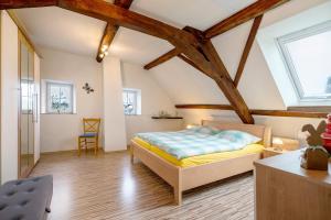 a bedroom with a bed in a room with wooden beams at Ferienwohnung Katharina in Laufeld