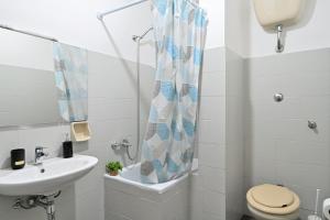 a bathroom with a toilet and a sink at Jerzu Centro 2 in Jerzu