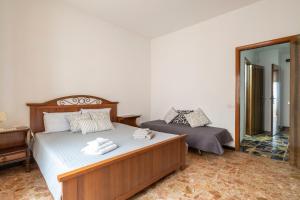 a bedroom with a bed with towels on it at Jerzu Centro 2 in Jerzu