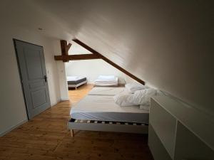 a bedroom with a bed in a attic at Maison de vacances avec piscine in Messeix