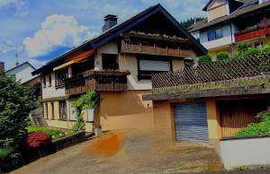 a building with balconies and plants on the side of it at Ferienwohnung Wyss - Wolfach in Untertal