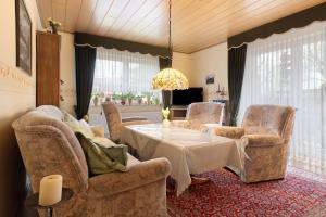 a living room with a table and chairs at Fewo Kaiser in Südbrookmerland