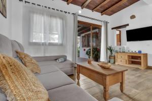 a living room with a couch and a table at La Casilleta in Betancuría