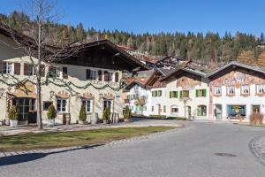 a row of buildings in a town with a street at Ferienwohnung Bergkristall in Mittenwald