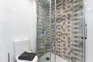 a bathroom with a shower with a toilet at Paraiso in Fuengirola +14 photos