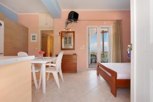 a kitchen and dining room with a table and a bed at Apartment Vorrisi in Alykes