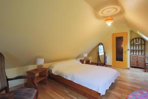 a bedroom with a bed with white sheets and a window at Gîte Ty Coz in Lanvellec