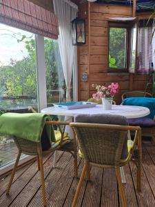 a dining room with a table and chairs at Ferienwohnung-Pension Osterwiese in Weilburg