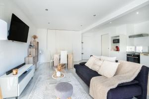 a living room with a couch and a tv at T2 Cyril Besset in Cagnes-sur-Mer +15 photos