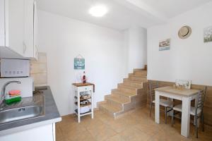 a kitchen with stairs and a table and a sink at Apartamento La Morena 3a in El Pris