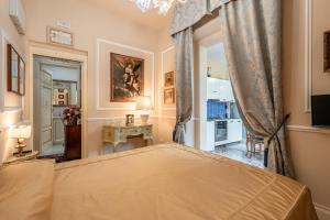 a bedroom with a bed and a window at Villa Manuela Flat in Chiesina Uzzanese +16 photos