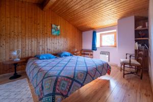 a bedroom with a bed and a wooden ceiling at Le Mas Saint Victor in Saint-Victor