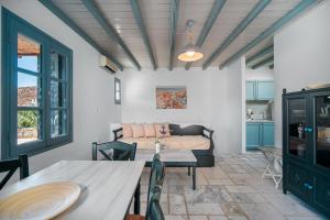 a living room with a couch and a table at Ammos 1 in Serifos Chora
