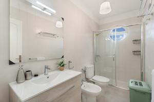 a bathroom with a sink and a toilet and a shower at Villa en Las Caletillas in Punta Larga +22 photos