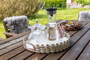 a table with a vase and glasses on it at Ferienwohnung an den Bergen in Unterwössen