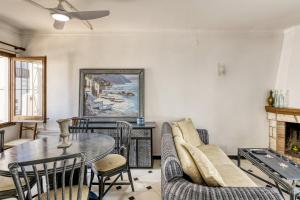 a living room with a couch and a table at Casa de Riells in L'Escala