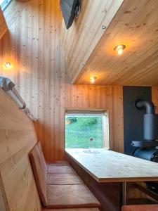 a room with a table in a tiny house at Ufogel in Nußdorf