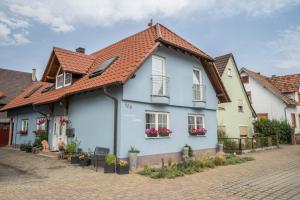 a blue and white house with red roof at Ferienwohnung Schläfer in Kappel-Grafenhausen