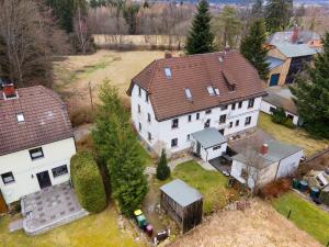an aerial view of a large white house with a yard at Buchhaus Vier - Mittelgeschoss in Kirchenlamitz