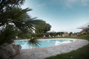 a swimming pool in the yard of a house at Pinnetta Sarda in Codrongianos