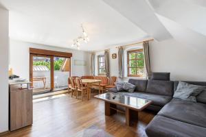 a living room with a couch and a table at Ferienwohnung Weiden in Weiden